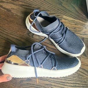 Women’s 9 Adidas navy gold sneakers athletic shoes EUC